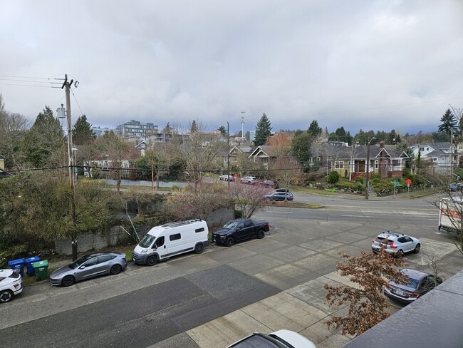 Building Photo - 4610 Woodland Park Ave N