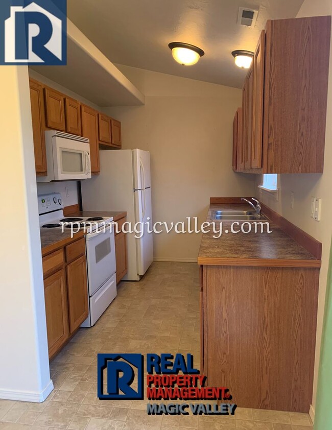 Building Photo - Cute Single-Family Home Available!!