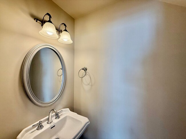 Building Photo - **OFFERING REFUNDABLE APPLICATION FEES & $150 MOVE IN PROMOTION** Modern 2BD, 2.5BA Raleigh Home ...
