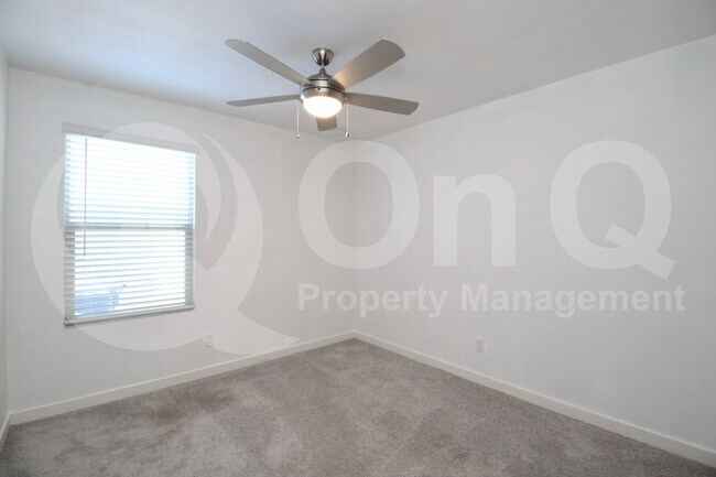 Building Photo - 2540 W La Salle St