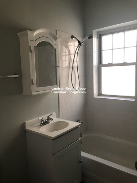 Building Photo - 736 Reba Pl