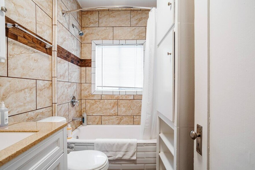 Building Photo - 1806 Washington Way