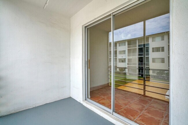 Building Photo - 4500 N Flagler Dr