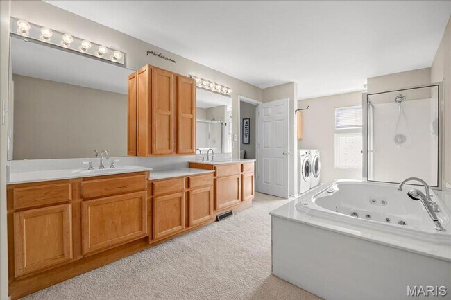 Building Photo - Golf Course Living
