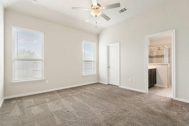 Building Photo - 2033 Market Trl
