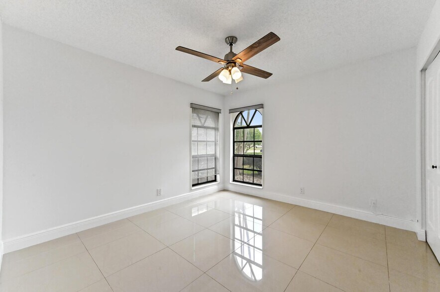 Building Photo - 5421 Helene Cir