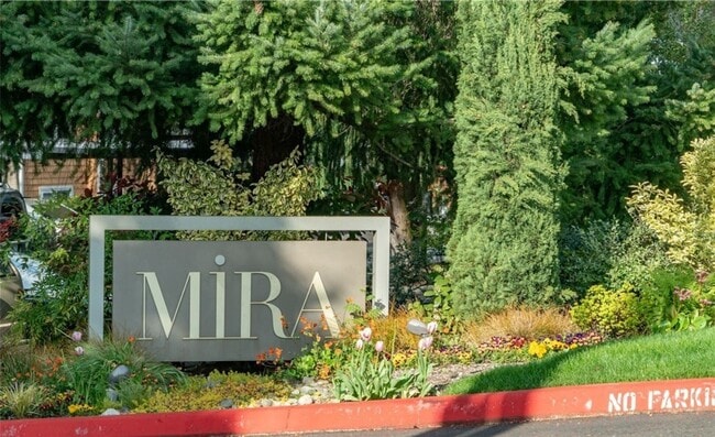 Building Photo - Kirkland 2BR Condo Near Waterfront, Shops & Trails, 2 parking spaces