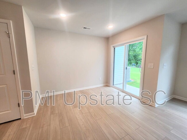 Building Photo - 810 Sandbach Rd