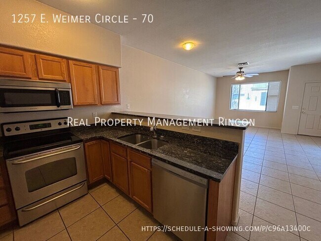 Building Photo - 1257 E Weimer Cir