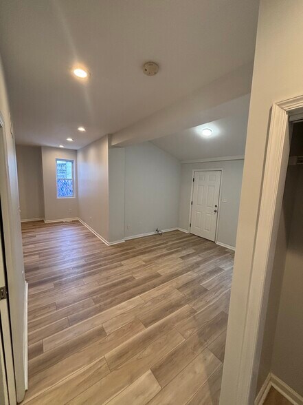 Building Photo - 304 Holmes Rd