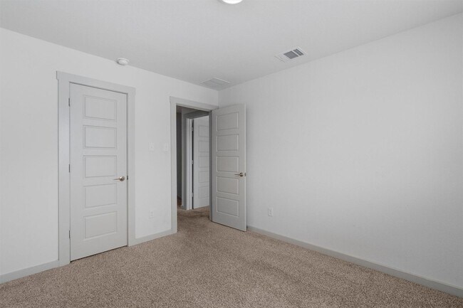 Building Photo - 214 New Hampton Wy