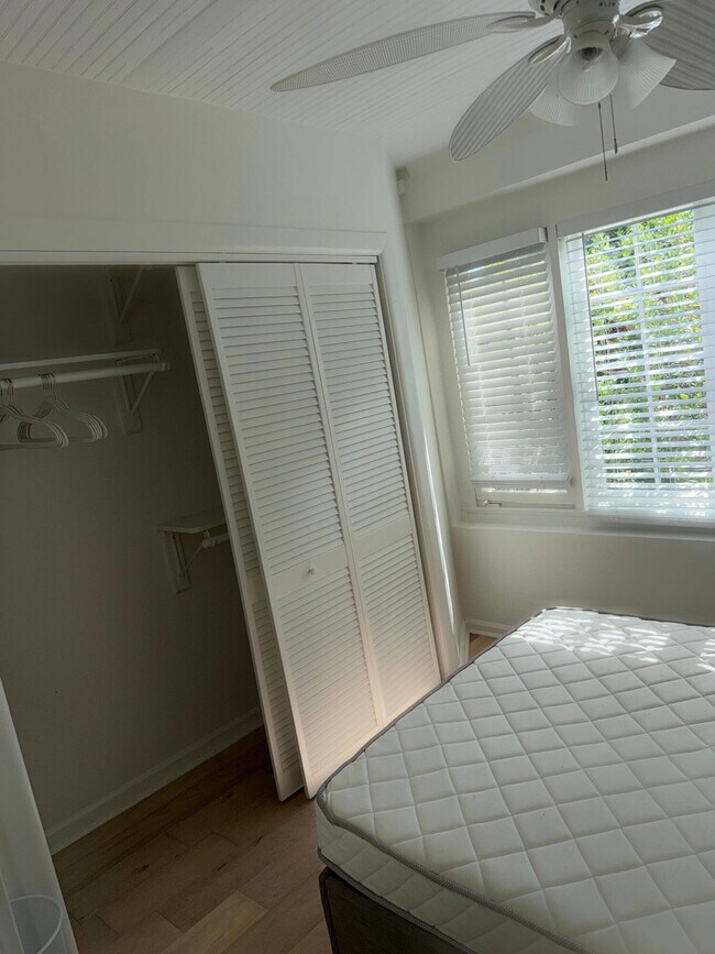 Building Photo - 301 Chilean Ave