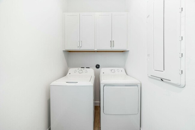 Building Photo - 601 SE Fascino Cir