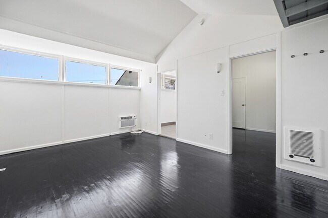 Building Photo - 944 Maltman Ave