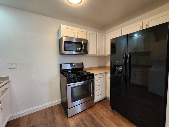 Building Photo - Renovated Beauty with a full-service Casita