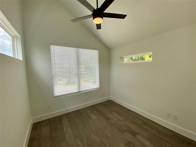 Building Photo - 2500 Sweeney Ln