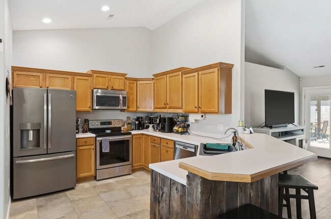 Building Photo - 3 Bedroom | 2 Bathroom | 2 Car Garage | Nixa Schools| Fireplace | Fenced yard | Solar Panels!