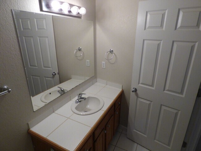 Building Photo - $0 DEPOSIT OPTION. 2 BED 2.5 BATH CONDO AT...