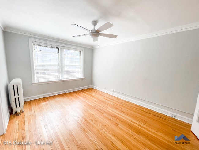 Building Photo - 915 W Oakdale Ave