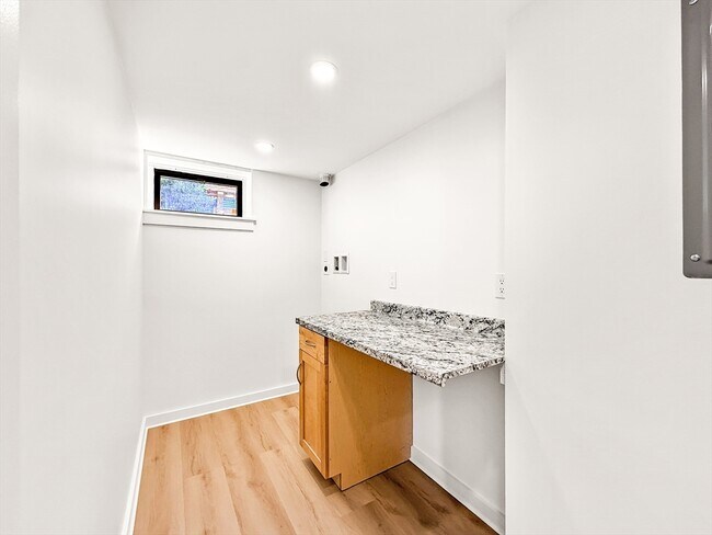 Building Photo - 204 Endicott Ave