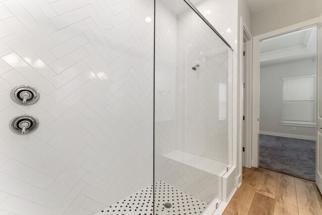 Building Photo - Nice 3/2.5 Bath Home with Bonus Room and 2...
