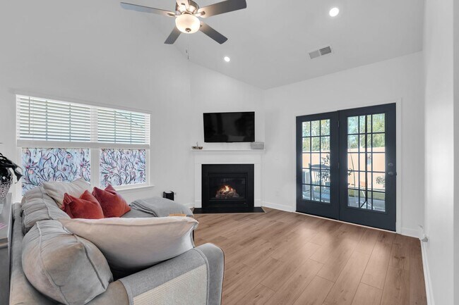 Building Photo - Beautiful Fully Furnished.