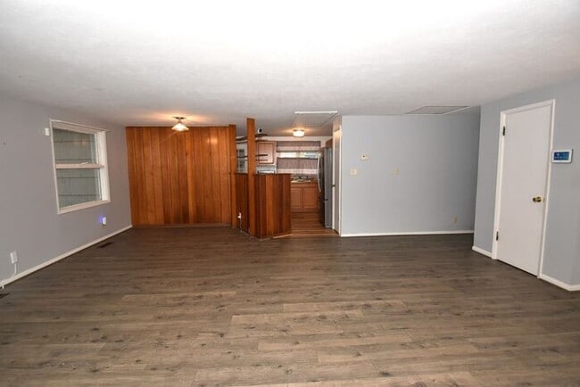 Building Photo - East side of South Bend 3 bedroom, 1.5 bat...