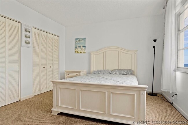 Building Photo - 3725 S Ocean Dr