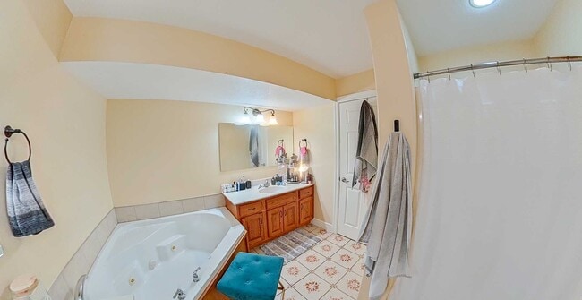 Building Photo - 3D Tour Available - Gorgeous West Side Town Home with 2 Car Garage + Vaulted ceilings! Available ...
