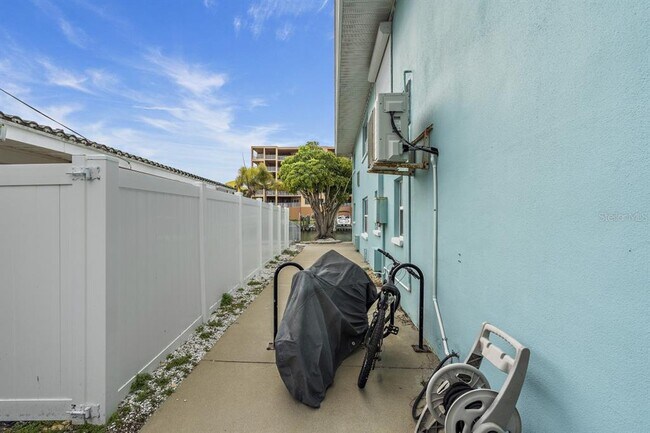 Building Photo - 11440 1st St E