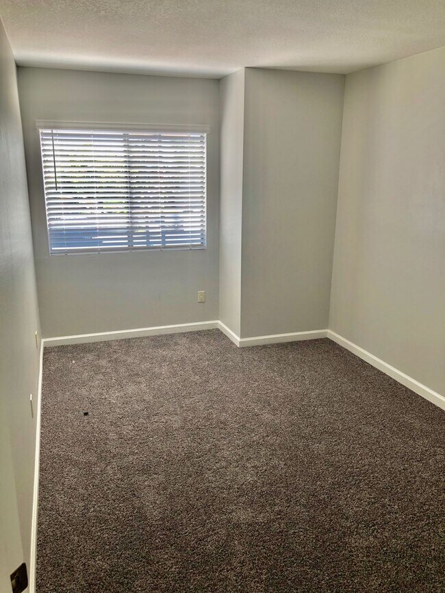 Building Photo - Charming 4-Bedroom, 3-Bath