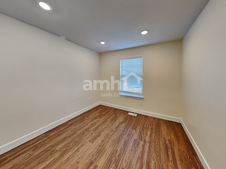 Building Photo - 2348 S Wild Horse Way