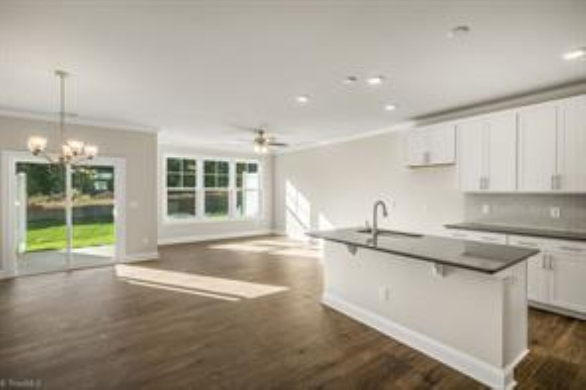 Building Photo - 1694 Hallview Ct