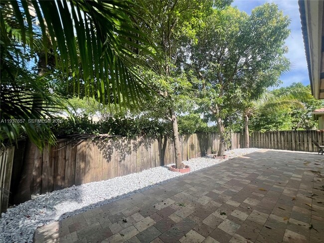 Building Photo - 16020 SW 91st Ct