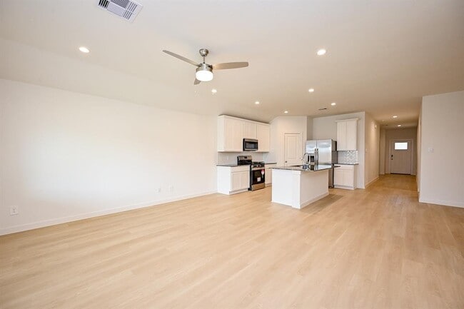 Building Photo - 1602 Mazzini Dr