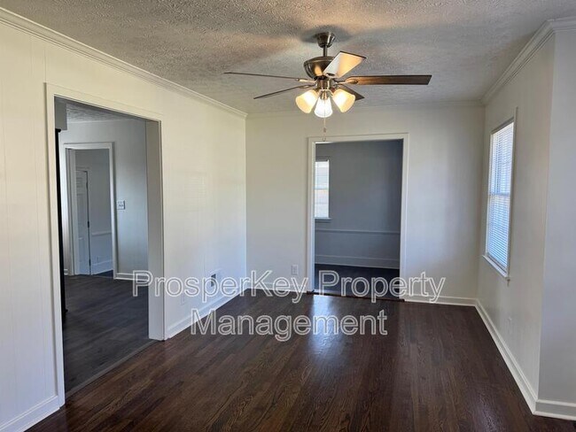 Building Photo - 419 Victoria Dr