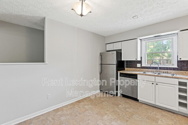 Building Photo - 1200 Tishoff Dr