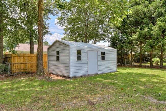 Building Photo - 608 Cedarwood Ct