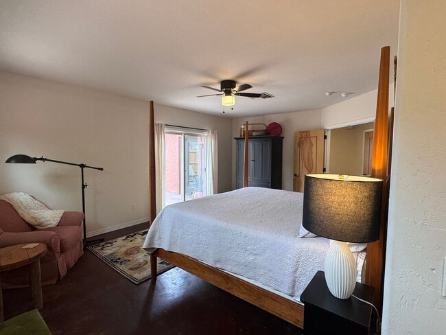 Building Photo - Stylish One-Story FULLY FURNISHED 3Bed, 2B...