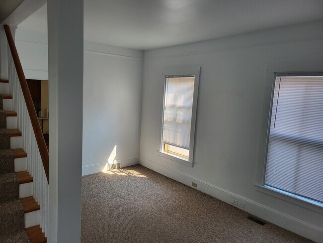 Building Photo - 21 Vine St