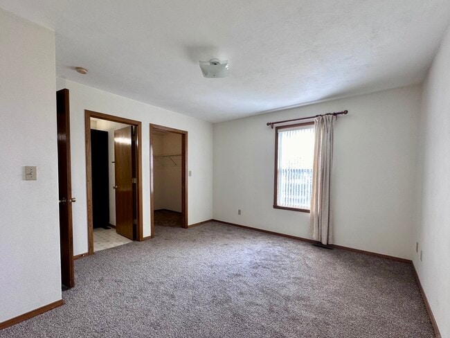 Building Photo - 6497 Maeve Ln