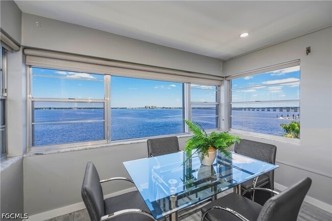 Building Photo - 1900 Clifford St