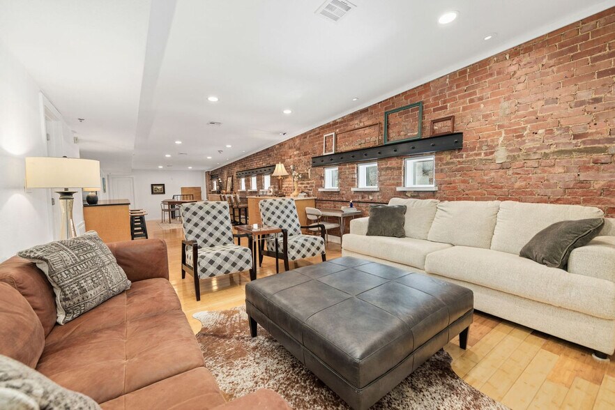 Primary Photo - 339 N West Ave