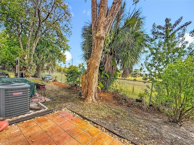 Building Photo - 2133 N 14th Ave