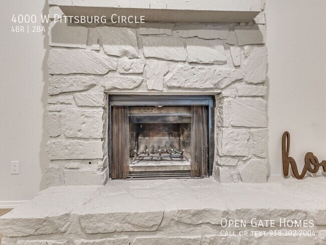 Building Photo - 4000 W Pittsburg Cir