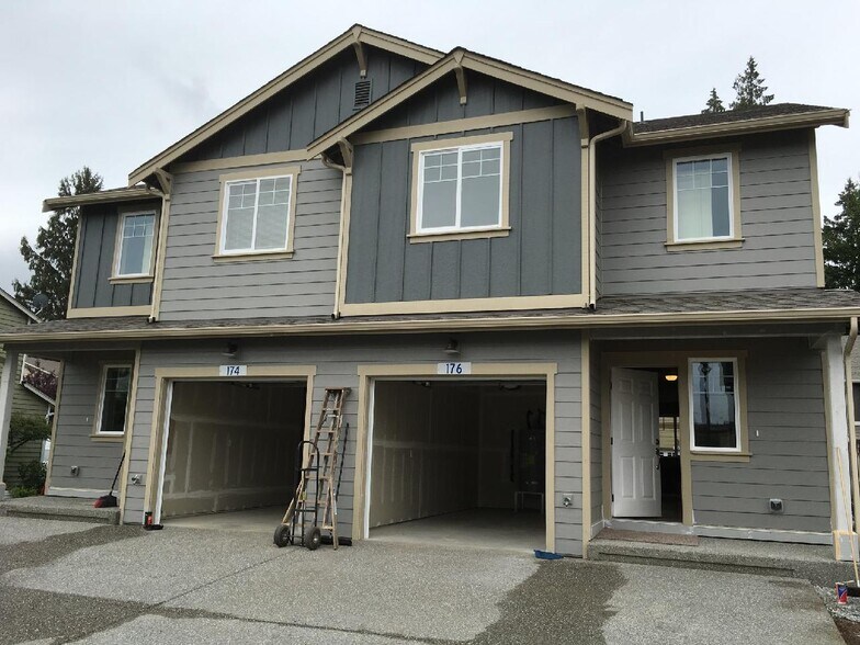 Building Photo - 176 N Township St