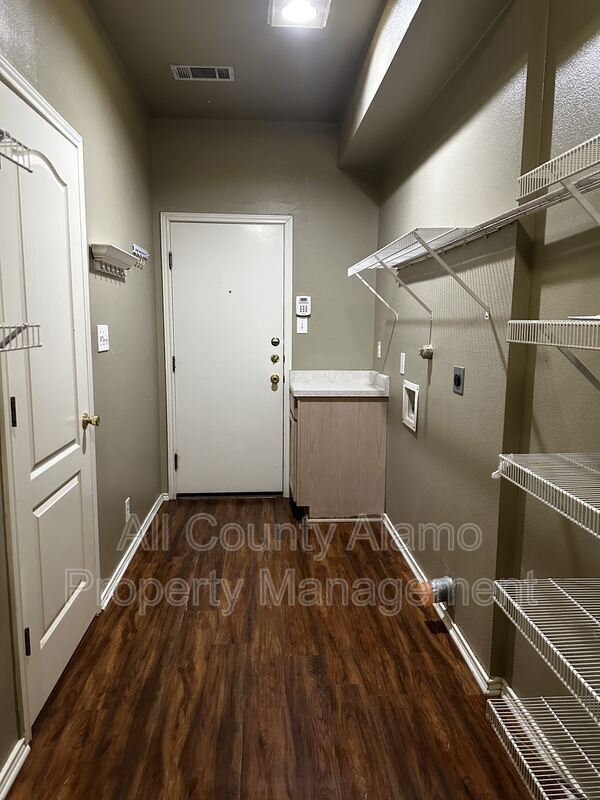 Building Photo - 312 Silver Wing