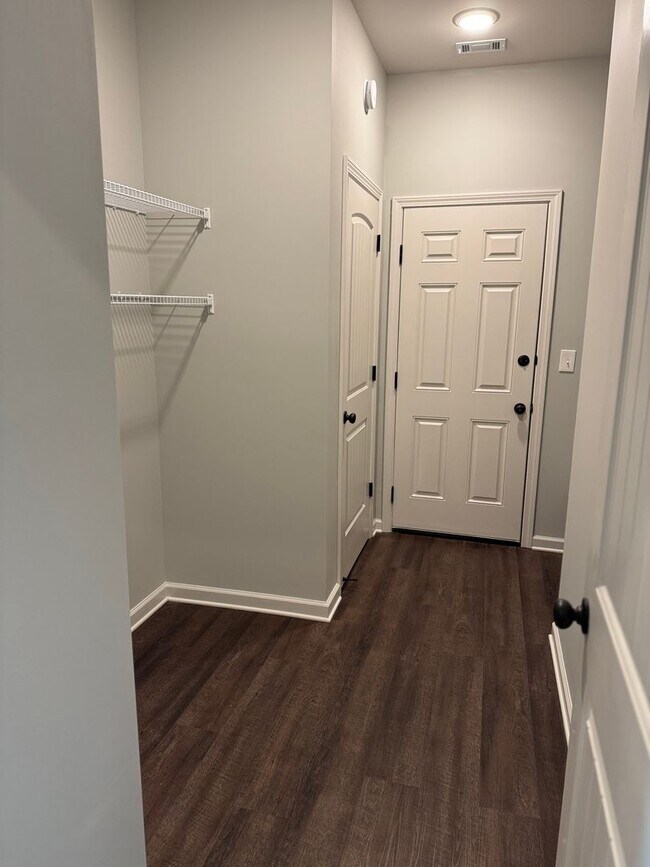 Building Photo - 9800 Bluestone Cir