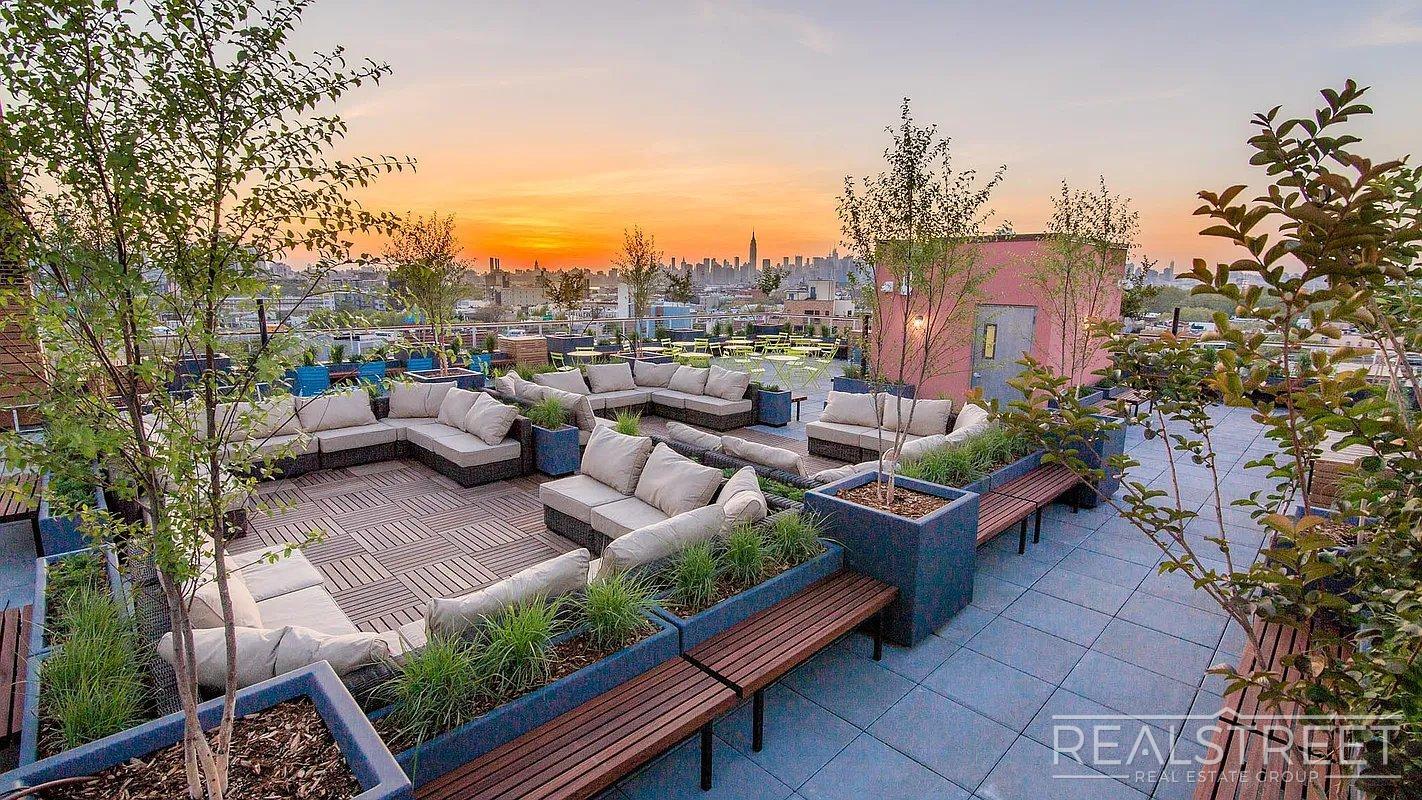 Building Photo - Monitor Street