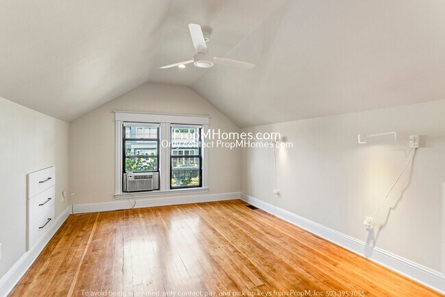 Building Photo - Charming Three Bedroom Home In N Portland!